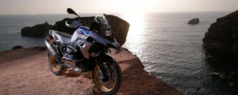 Mit dem neuen 1250er Boxermotor, verbaut in die Modelle R 1250 GS, R 1250 GS HP und R 1250 RT, dringt BMW in eine neue Antriebsdimension vor.