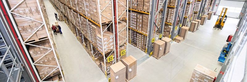 In der gesamten Logistikkette sind Paletten als Hilfsmittel für Lagerung, Handling und Transport unverzichtbar.