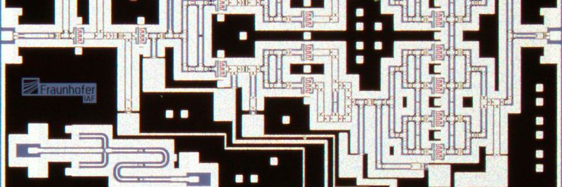 Das Fraunhofer IAF entwickelt im Rahmen des Projekts Leistungsverstärker für das E-Band um 80 GHz. Der Chip misst 4 x 2,5 mm².