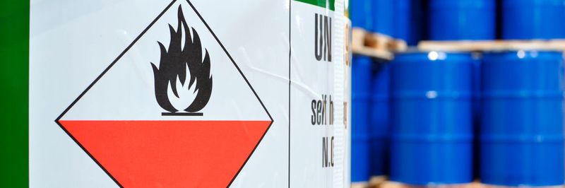 Beim Gefahrguttransport gilt es, einige wichtige Vorschriften zu beachten – sonst wird's teuer.