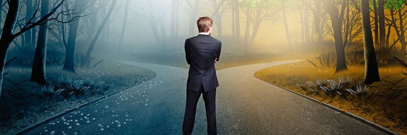 Eine Entscheidung ist die Wahl zwischen zwei oder mehreren Alternativen. Insbesondere bei schwierigen Entscheidungen neigen Menschen dazu, sie möglichst lange hinauszuzögern.
