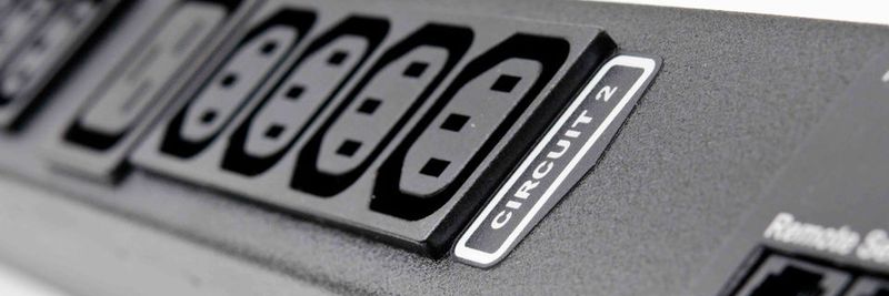 Bessere Kühlung plus intelligenter Umgang mit der Stromzufuhr per Power Distribution Unit (PDU) können erheblich zur Steigerung der Energie-Effizienz beitragen.