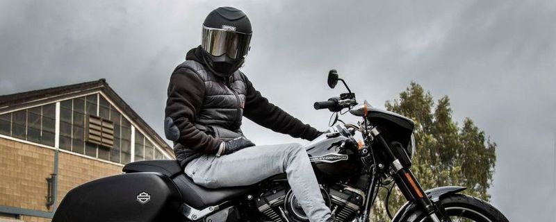 Das Auspuffsystem „The One“ passt laut Hersteller auf den originalen „2 in 1“-Krümmer. Abgerundet wird das Ganze mit einer Big-Shot- oder Slashcut-Endkappe die in Chrom oder Schwarz erhätlich ist.