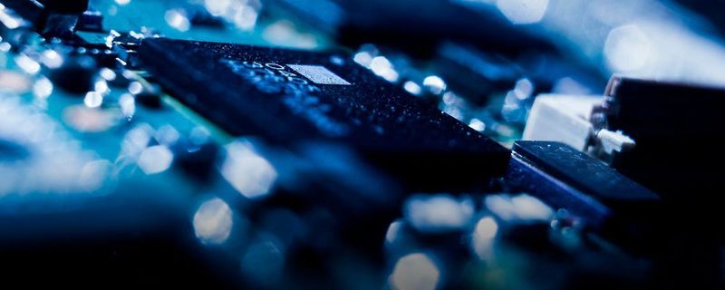 Der chinesische Konzern Alibaba ist auf Expansionskurs: Künftig sollen Quantencomputer und KI-Chips entwickelt werden.