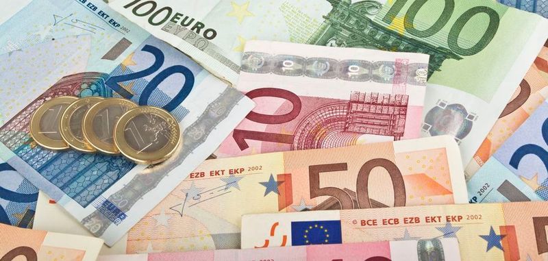 Der Autor Norbert Häring von „Schönes neues Geld“ erläutert Pläne, Akteure, Umsetzungsstrategien und Konsequenzen einer Bargeldabschaffung. Von der finanziellen Totalüberwachung bis zu Möglichkeiten des Widerstands.