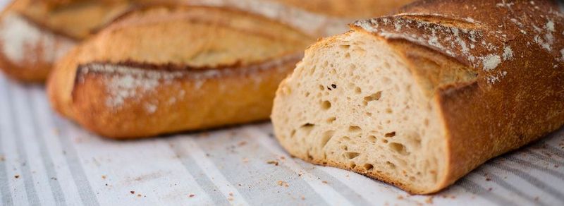 Zöliakie ist eine chronische Erkrankung des Dünndarms, die auf einer lebenslangen Unverträglichkeit gegenüber dem Klebereiweiß Gluten beruht. Gluten kommt in vielen Getreidearten wie Weizen, Dinkel, Roggen oder Gerste vor.