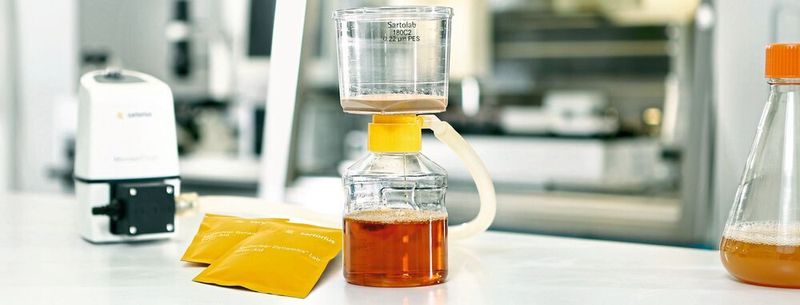 Ohne Zentrifugation: Die Sartoclear Dynamics Lab Kits ermöglichen die Klärung und Sterilfiltration von Säugetierzellkulturen in einem einzigen Schritt.