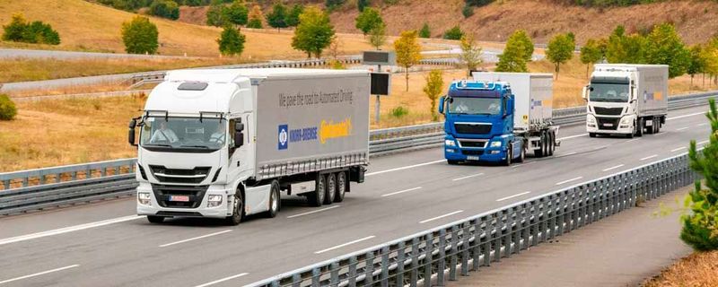 Continental und Knorr-Bremse verfolgen gemeinsam den Entwicklungsweg hin zu hochautomatisiert fahrenden Nutzfahrzeugen. Im Fokus der Partnerschaft steht zunächst das automatisierte Kolonnenfahren (Platooning).