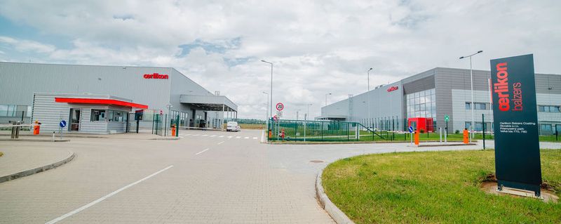 Beide Kundenzentren von Oerlikon Balzers in Veľká Ida: eines für Beschichtungen und das neue für die Wärmebehandlung von Automobilkomponenten.