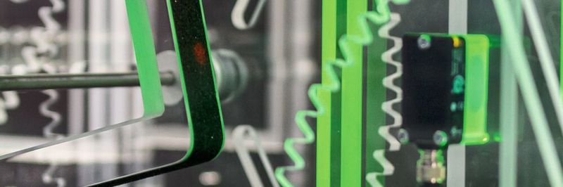 Vom ersten Näherungsschalter zu den Sinnesorganen transparenter Maschinen: Kommunikationsfähige Sensoren werden die Informationsserver der Industrie 4.0.