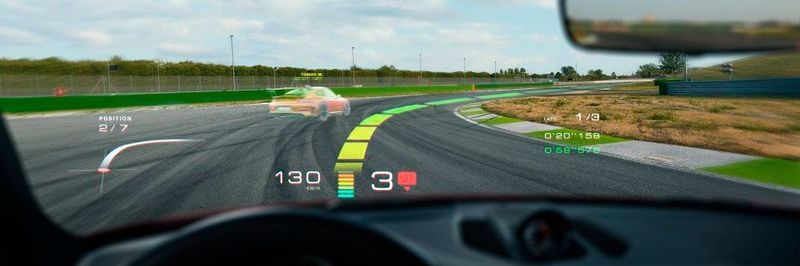 Das Schweizer Start-up WayRay entwickelt und produziert holographische Augmented Reality Head-up Display-Technologien.