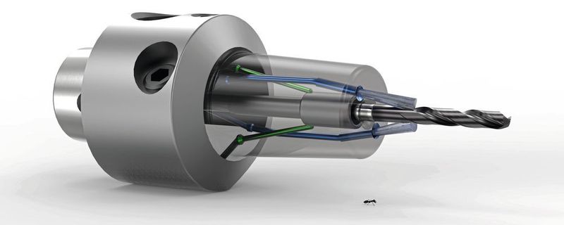 Die miniaturisierten Spannfutter von Mapal verfügen über dezentrale Kühlmittelaustritte, die den Kühlschmierstoff gezielt an die Wirkstelle befördern.
