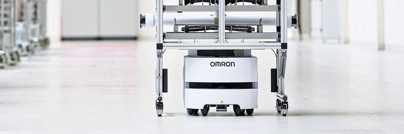 Škoda Auto setzt im Werk Vrchlabí vollautonomen Transportroboter vom Omron ein.