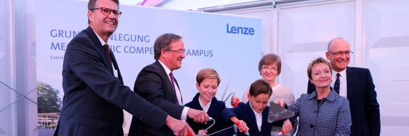 Bei der Grundsteinlegung des neuen Mechatronic Competence Campus' von Lenze.