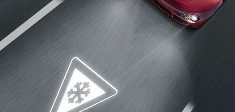 Informationen auf die Straße: Mit einer speziellen LED-Familie lassen sich Informationen auf die Straße projizieren. Ein einzelner Scheinwerfer bietet eine Auflösung von über einer Million Pixel.