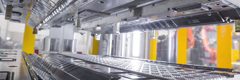 Nasspressverfahren eignen sich bevorzugt, um wenig komplexe, dreidimensionale Bauteile herzustellen.