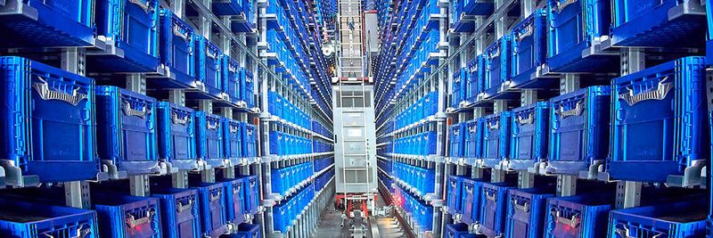 Regalbediengeräte (RBG) von Witron kommen dynamisch, multifunktionell, energieeffizient und ganzheitlich daher. Laut Hersteller beweisen real gemessene Werte, dass der Verbrauch eines Behälter-RBG nicht zu unterbieten ist.