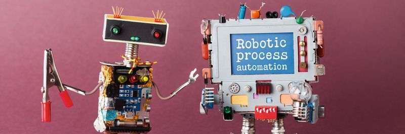 Vor der Einführung der Robotic Process Automation sollten zunächst Prozesse identifiziert werden, die für die Automatisierung geeignet sind. Dies geschieht beim sogenannten Process Mining mithilfe einer Software.