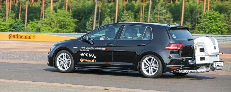 Fahrzeug mit Dieselmotor und Abgasmesstechnik: Continental möchte NOx-Werte von unter 35 mg/km im realen Fahrbetrieb bei gleichzeitiger Reduzierung des CO2-Ausstoßes um bis 10 g/km erzielen.