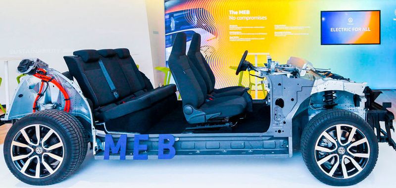 Volkswagen zeigte Mitte September in Dresden erstmals das Chassis seiner neuen Elektromodellfamilie ID. Es ist von Beginn an konsequent auf E-Antriebe ausgelegt.
