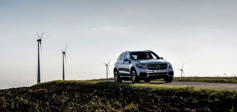 Der Mercedes GLC F-Cell tankt Wasserstoff.