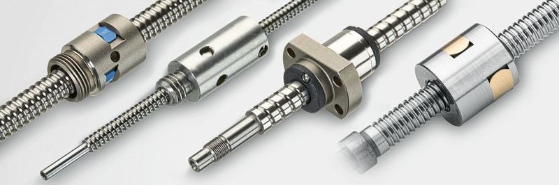 Für seine Miniatur-Kugelgewindetriebe kombiniert Steinmeyer Albstadt gerollte oder geschliffene Spindeln in verschiedenen Längen und Genauigkeitsklassen mit den Varianten vier unterschiedlicher Mutterbauformen.