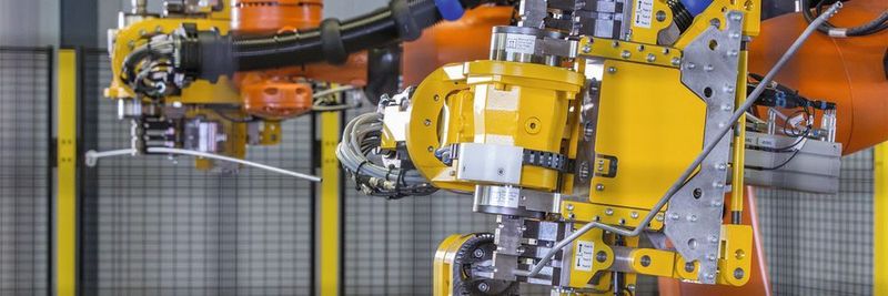 Falls ein Roboter Biegeaufgaben übernimmt, können die Daten für den Prozess ohne die Programmierung des Roboters verarbeitet werden.