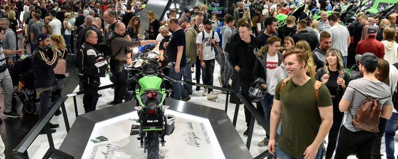 Mächtig Andrang herrschte auf dem Intermot-Stand von Kawasaki.