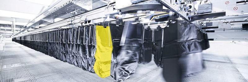 Der preiswürdige Taschsorter „SSI Carrier“ in Aktion. Das innovative Transport- und Puffersystem kann diverse Produkte bis zu einem Gewicht von 3 kg handeln.