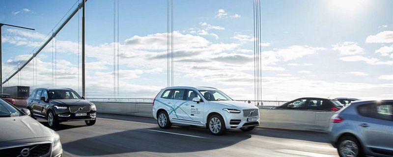 Ein Volvo XC90 im Rahmen des Drive-Me-Projekts: Ab 2017 sollen 100 selbstfahrende Volvo-Fahrzeuge auf ausgewählten Straßen rund um Göteborg unterwegs sein.