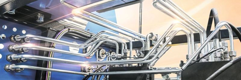 Hydrauliksysteme im Sondermaschinenbau: Fast jedes Rohr ist ein Unikat, die Effizienz ist aber vergleichbar mit der Serienproduktion.
