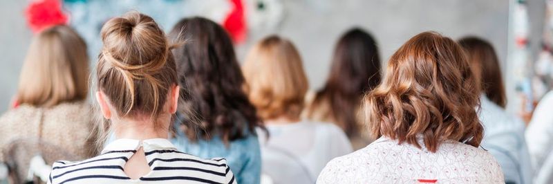 Der Messestand soll bestenfalls zu jeder Zeit gut besucht sein. Wie das funktioniert? Er muss aus der Masse herausstechen.