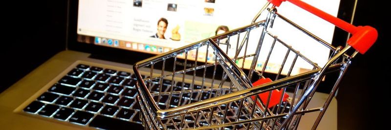 Stationäre Händler drängen vermehrt ins Internet.