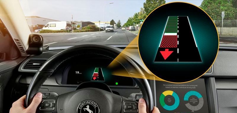 Das Assistenzsystem hilft unter anderem beim Linksabbiegen und signalisiert dem Fahrer, wann dieser die gefahrlos abbiegen kann.