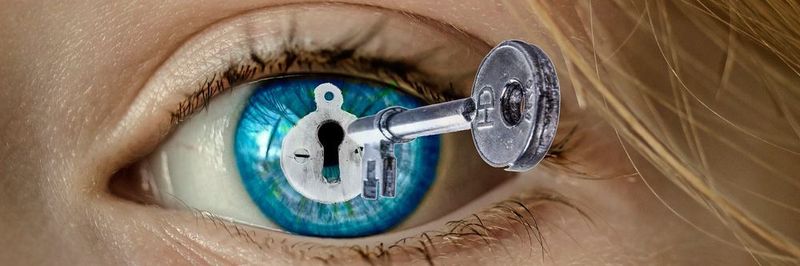 Schlüsselfaktoren für eine erfolgreiche Cloud-Migration: Sicherheit, Ressourcen und erfahrene Partner sind entscheidend.