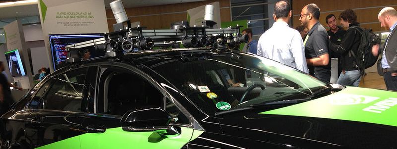 Das echte selbstfahrende Auto mit bestandener "Führerscheinprüfung" in der Ausstellung der Nvidia-Konferenz GTC Europe 2018 in München.