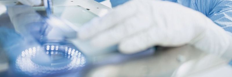 Eine universelle Ant-
wort oder ein Ge-
heimrezept gibt es nicht: Bei Freudenberg Medical arbeiten Spezialisten an der Individualisierung von Beschichtungslösungen.