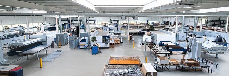 The new production site in Oyten was officially opened in the presence of the management and invited guests. A guided tour through the new halls was also part of the program.