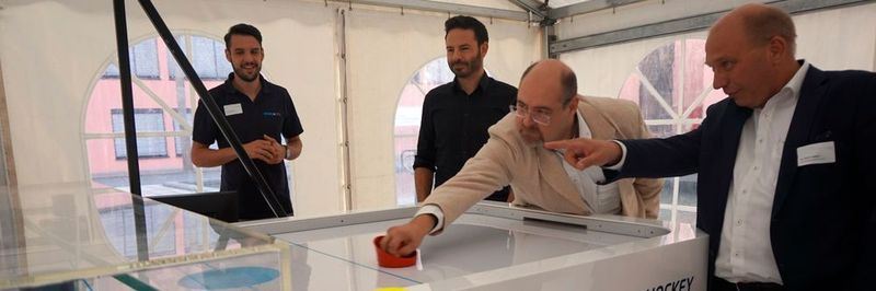 Beim Symposium „Digitalisierung im Dialog“ der Technische Hochschule Deggendorf (THD) fand der Demonstrator Smart Airhockey von AMK seine Anerkennung.
