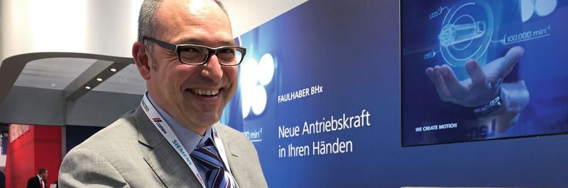 Silvio Taraborelli, Produktmanager bei Faulhaber, stellt die neuen Servomotoren der Serie 1660...BHx vor.