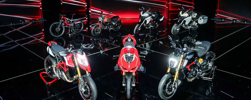 Theaterreif: Die Ducati-Premieren auf der EICMA gingen bereits am Sonntag Abend über die Bühne.