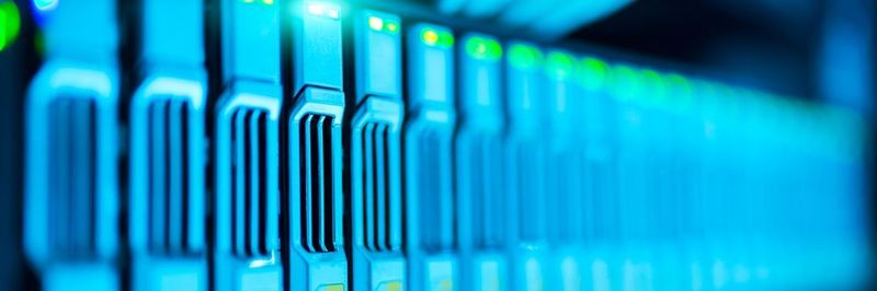 Diskbasierte Speichersysteme können zwar große Datenmengen aufnehmen, sind jedoch wesentlich langsamer als In-Memory-Datenbanken.
