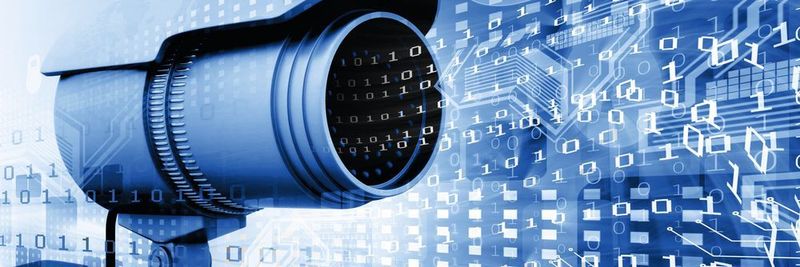 Eine Überwachungskamera im Internet der Dinge: lässt sich via Power-over-Ethernet mit Strom versorgen.