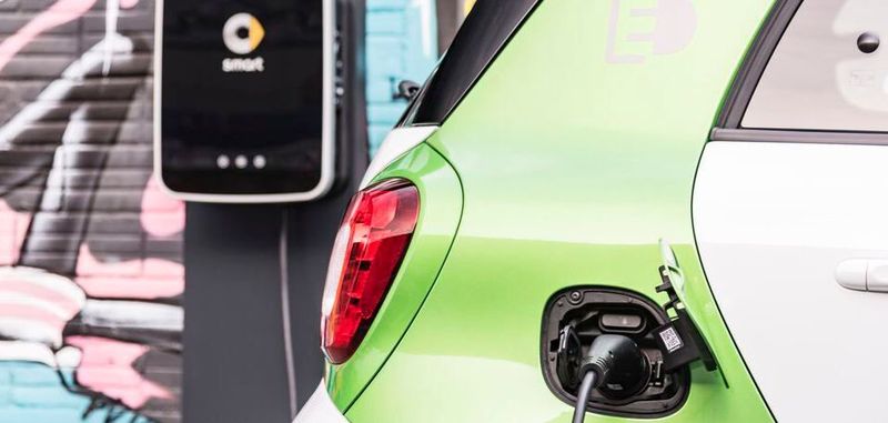 Auch einige Autohersteller haben Wallboxen im Angebot.