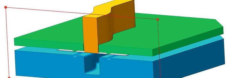 Bild 1: Umformsimulation mit geometrisch modellierten Ziehsicken. Oben: Schnitt durch das Simulationsmodell. Unten: Vergleichsumformgrad am umgeformten Bauteil.
