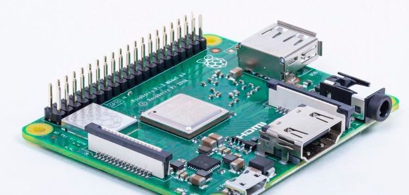 Der Raspberry Pi Modell A+ ist endlich in einer Neuauflage erschienen, nachdem es lange vergriffen war. Wie auch das Vorgängermodell Raspberry Pi 3 Model A+ handelt es sich um eine günstigere, leicht abgespeckte Version des Modell B+.