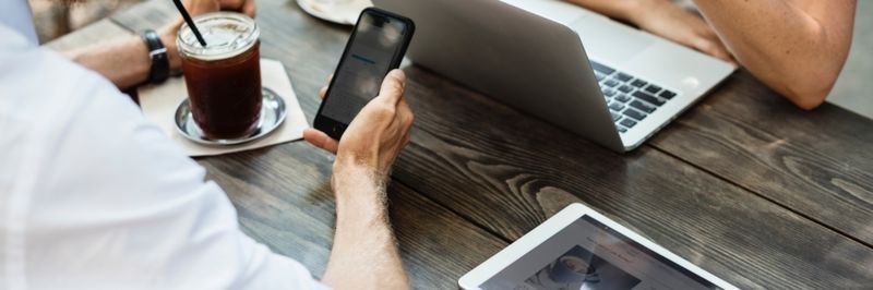Mitarbeiter werden zukünftig jederzeit und von überall arbeiten können und werden ihre smarten Geräte sowohl für die Arbeit als auch für die Freizeit nutzen.