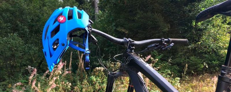 Tocsen heißt eine neue Sensortechnik für Fahrradhelme, die einen Notruf absetzen kann, sollte der Biker stürzen.