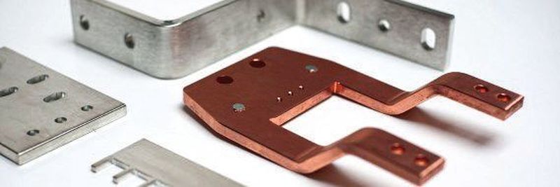 Die CU- und Al-Stromschienen und -Stromverteiler-Komponenten von Licht + Technik Aachen GmbH werden mit Stanzmaschinen und Pressen von Boschert komplett bearbeitet und umgeformt.