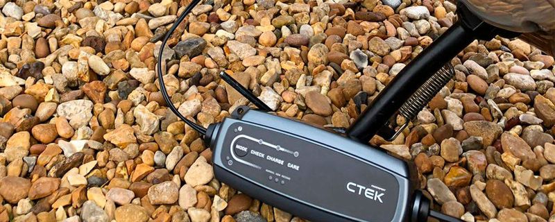 Die GTÜ hat Ladegeräte von Motorradbatterien einem ausführlichen Vergleich unterworfen.